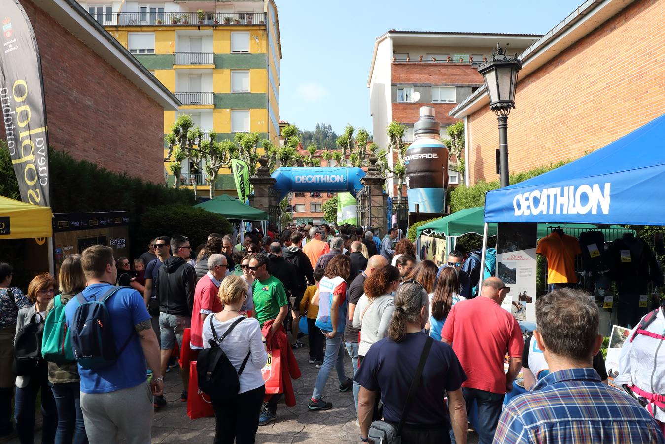 Miles de personas toman Cabezón de la Sal a la espera de que esta noche arranquen las pruebas más duras de Los 10.000 del Soplao