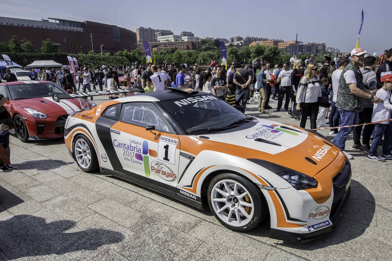 Coches como el Aston Martin DB11, el Ferrari F12 o el GTA Spano son algunos de los 160 deportivos que se han dado cita hoy en Santander. La XI edición de Superdeportivos Cantabria 'Ciudad de Santander' acoge diferentes rutas por la región y la concentración de esta mañana en el Parque de las Llamas.