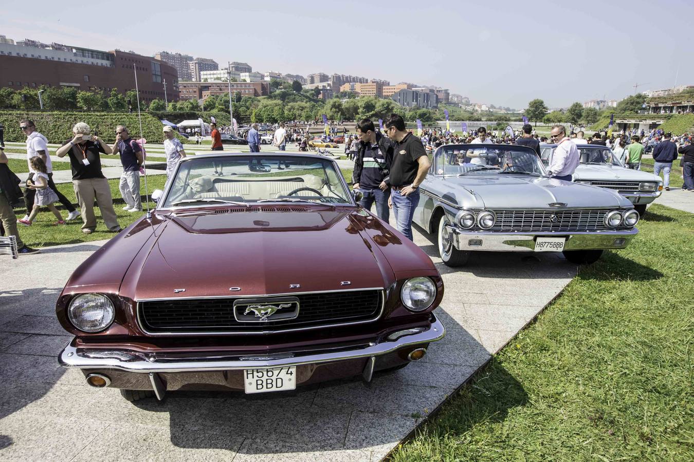 Coches como el Aston Martin DB11, el Ferrari F12 o el GTA Spano son algunos de los 160 deportivos que se han dado cita hoy en Santander. La XI edición de Superdeportivos Cantabria 'Ciudad de Santander' acoge diferentes rutas por la región y la concentración de esta mañana en el Parque de las Llamas.
