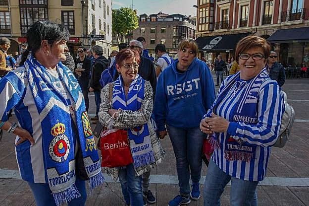 Las peñas de la Gimnástica preparan el recibimiento al equipo en El Malecón antes del partido ante el campeón balear.