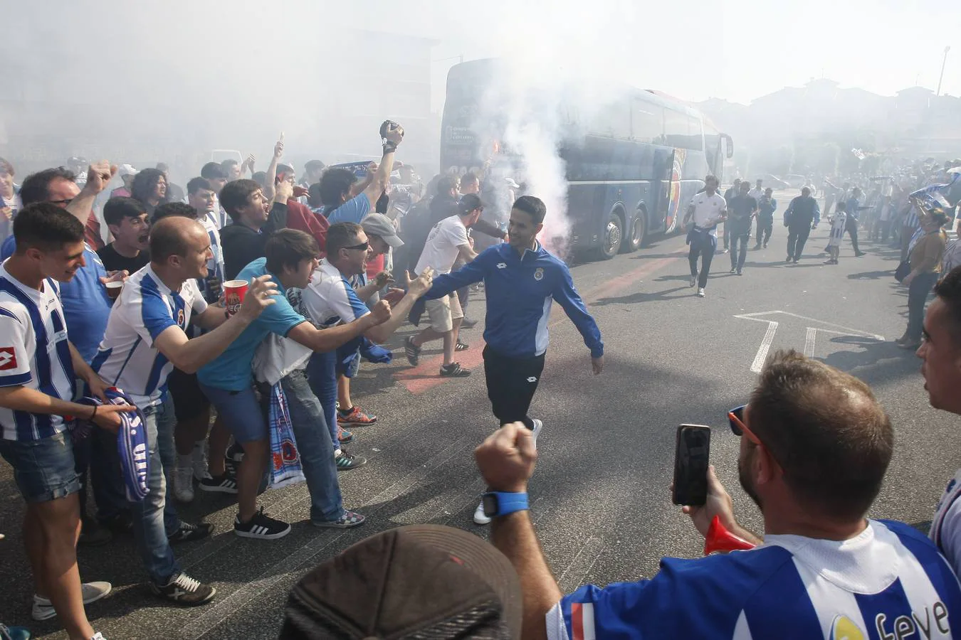 Fotos: Recibimiento a los jugadores de la Gimnástica en El Malecón