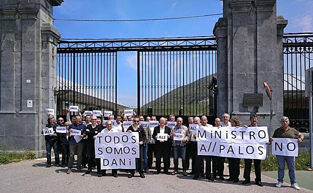 Imagen de la protesta frente al penal cántabro.