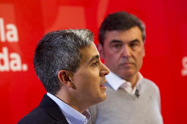 Pablo Zuloaga, en primer término, y Ricardo Cortés, durante el debate previo a las primarias que mantuvieron el viernes. 