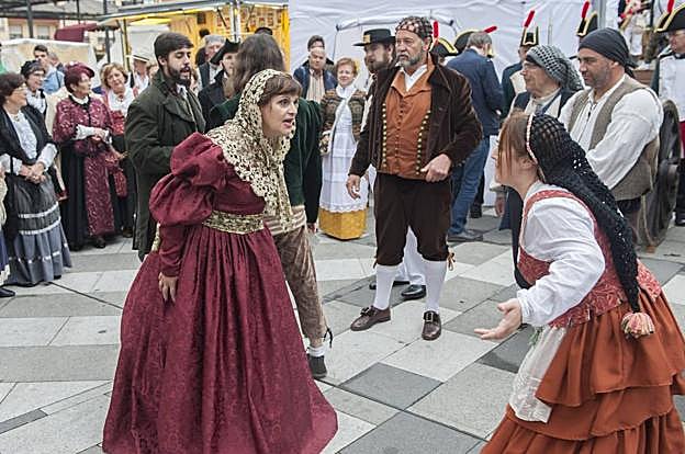 Los distintos ejércitos recorrieron el casco urbano y el entorno de la Plaza de la Constitución. 