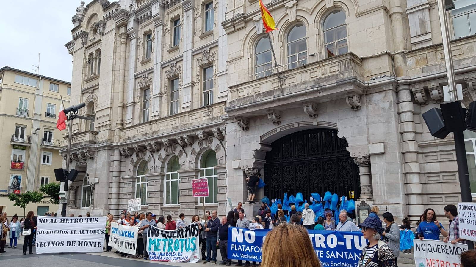 Fotos: Nueva concentración contra el MetroTUS