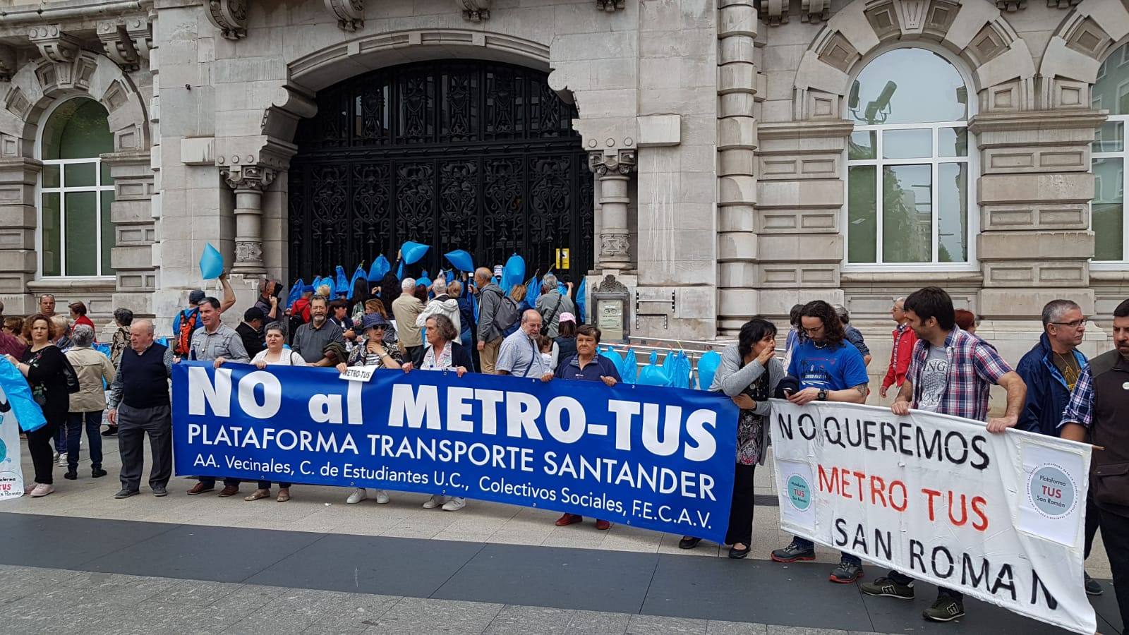 Fotos: Nueva concentración contra el MetroTUS