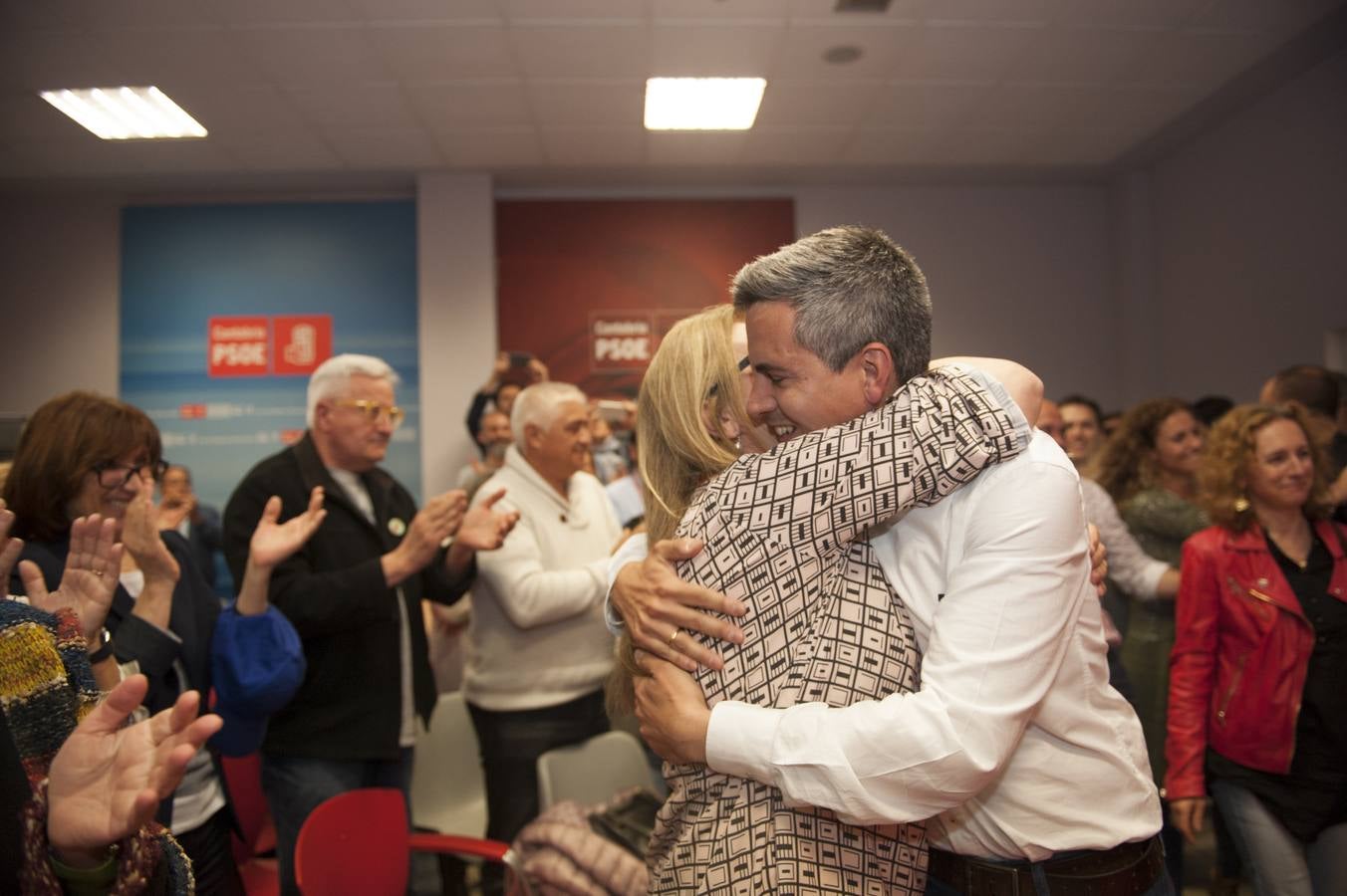 Fotos: Zuloaga vence en las primarias del PSOE en Cantabria