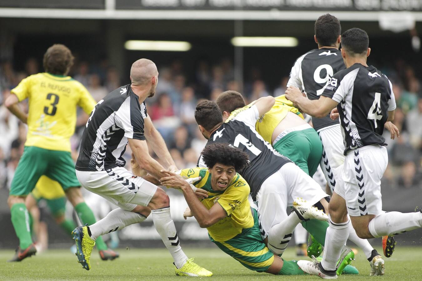 Fotos: El Tropezón cae en Castalia