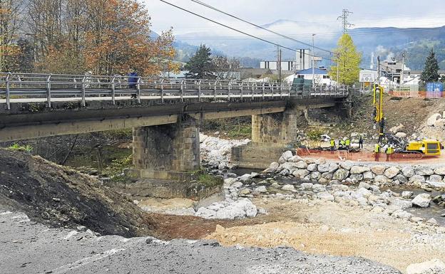 El puente Renero de Los Corrales se cortará al tráfico el próximo verano