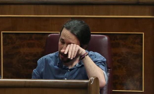 Iglesias se emociona durante la sesión de control.