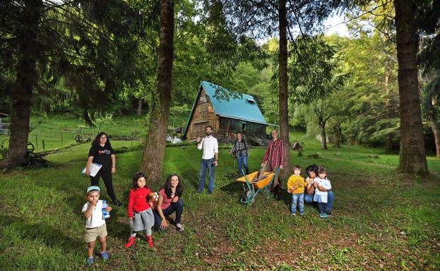 Se trata de una cabaña idílica situada en pleno bosque de Ucieda, en el parque natural Saja-Besaya. 