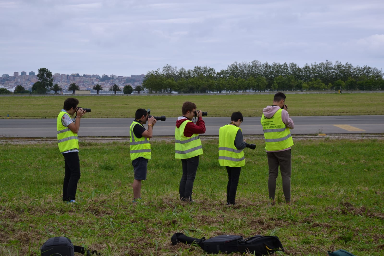 Una veintena de aficionados a fotografiar aviones han disfrutado este 31 de mayo de de la tercera edición de esta jornada