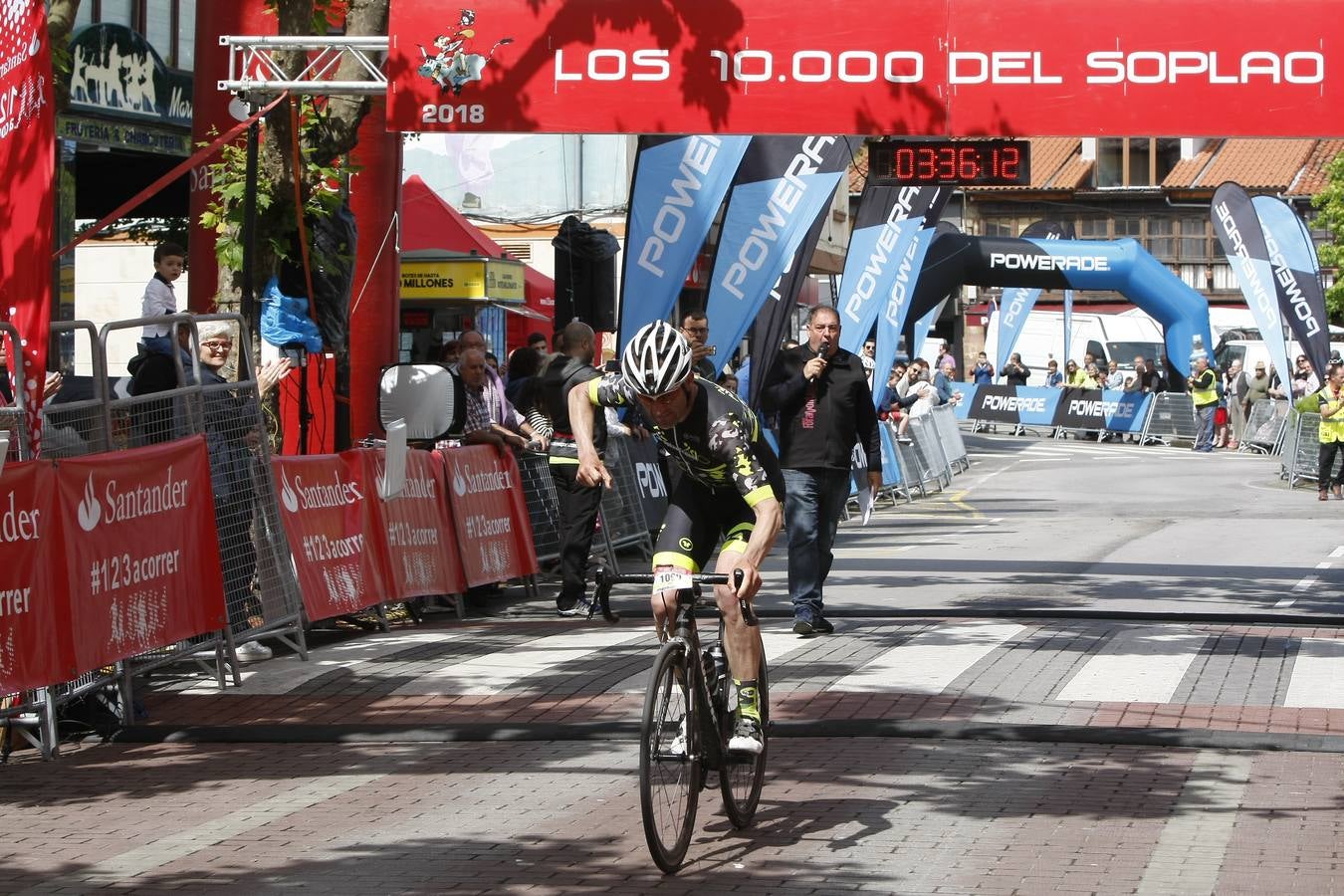 Fotos: Imágenes de los ciclistas de la prueba de carretera de Los 10.000 del Soplao