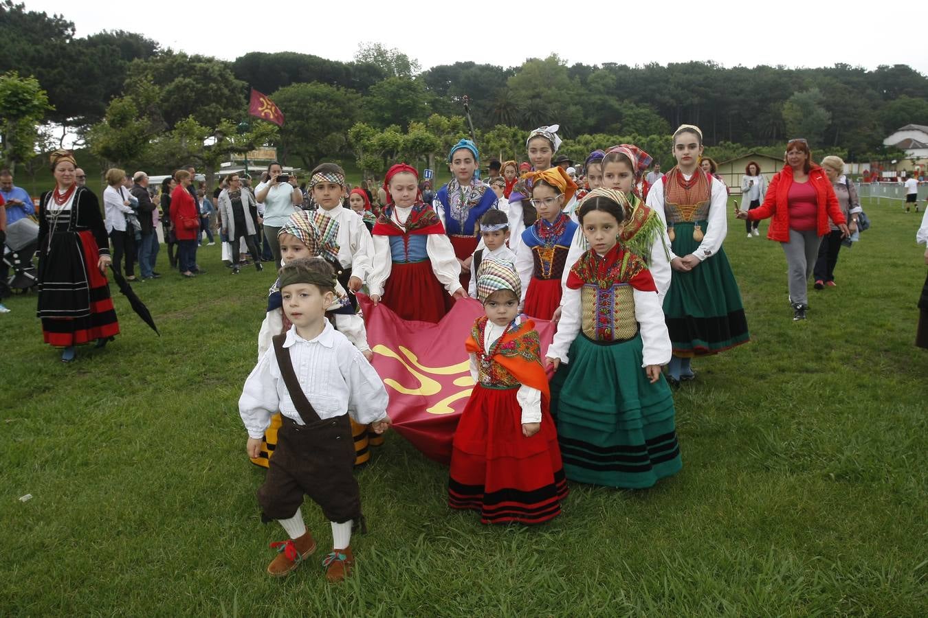 El recinto del Palacio de la Magdalena de Santander ha acogido la 41ª edición del Día Infantil de Cantabria.