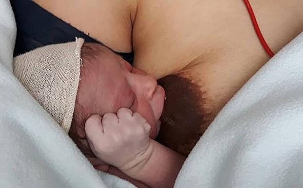 Image de la recién nacida.