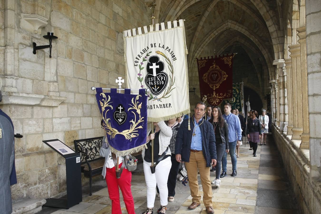 Fotos: El obispo de Santander preside la misa del Corpus