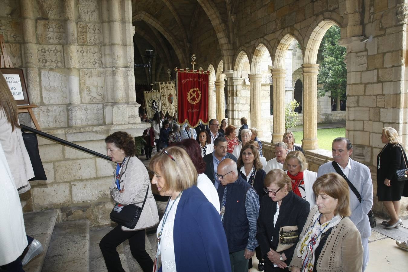Fotos: El obispo de Santander preside la misa del Corpus
