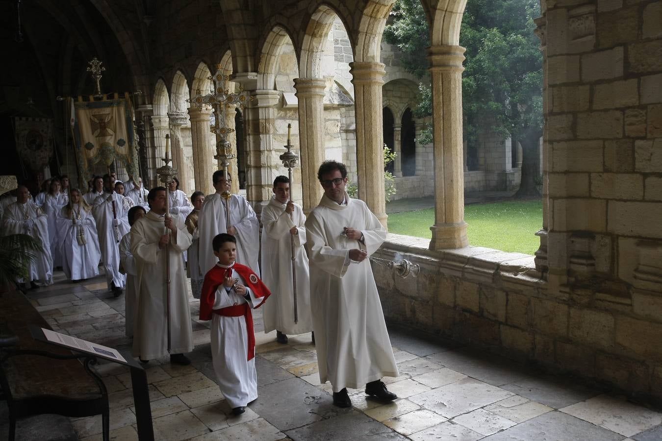 Fotos: El obispo de Santander preside la misa del Corpus