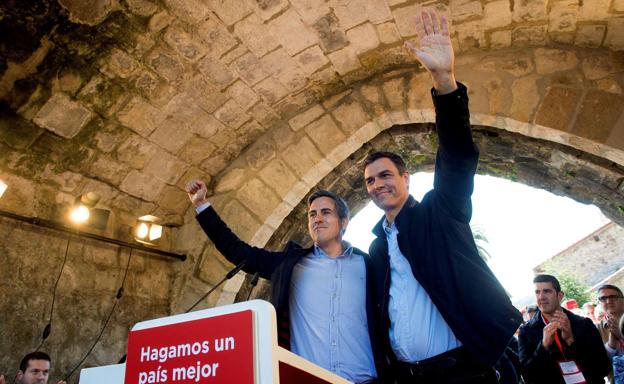 Zuloaga y Sánchez, en una de las visitas del ahora presidente del Gobierno a Cantabria.