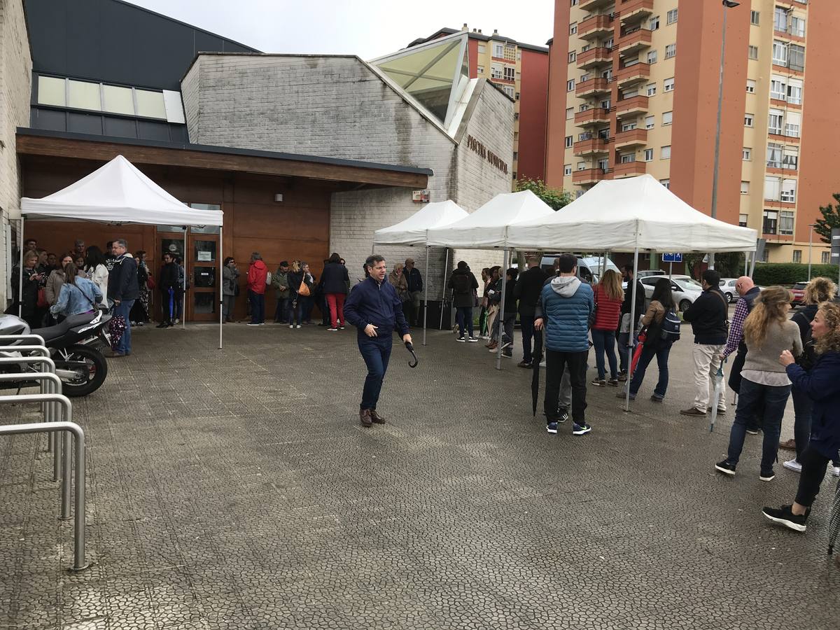 Fotos: Interminables colas para apuntar a los niños en los campus de verano del Instituto Municipal de Deportes