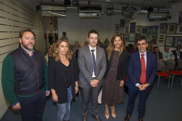 De izquierda a derecha, Iván Zuazua, Marta López, Eduardo Sanfilippo, Rebeca Pedraja e Ignacio Corral. 