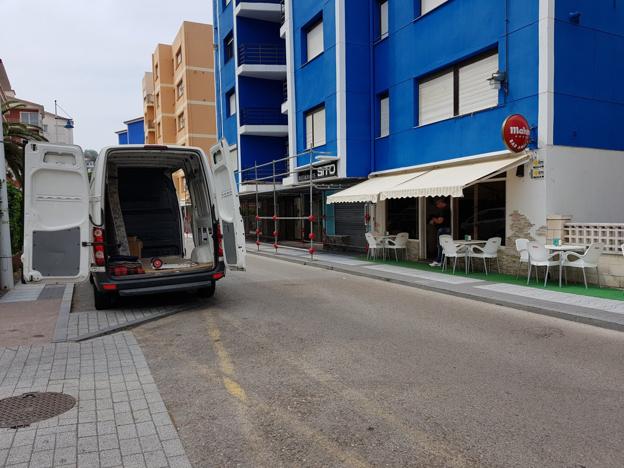 Hasta ahora, el bar Ancla ha seguido atendiendo a sus clientes mientras se ejecutaban algunos trabajos en el edificio.