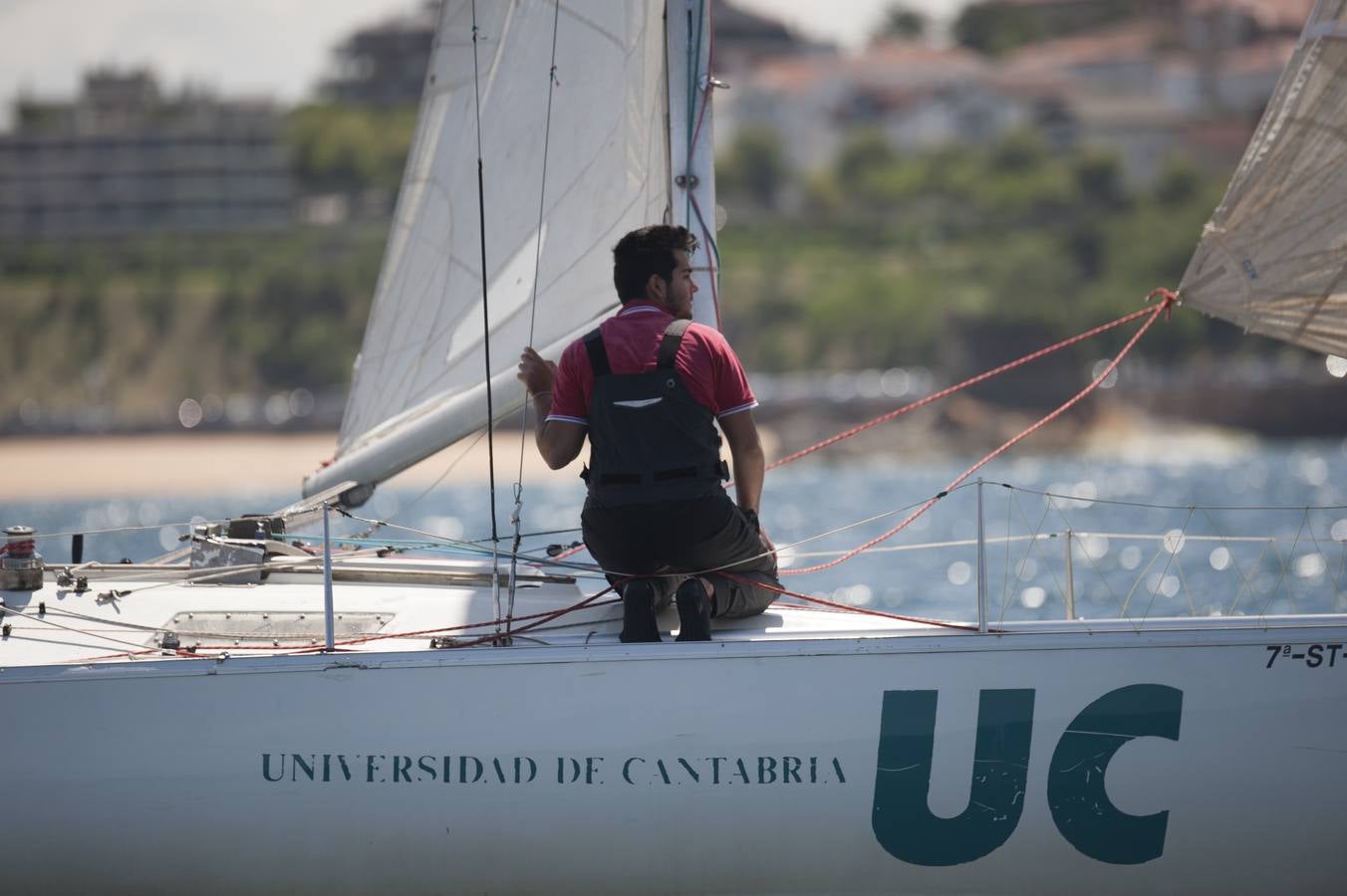 El Regional de J80 llega al Circuito Montañés, que este fin de semana toma las aguas de la bahía de la capital cántabra