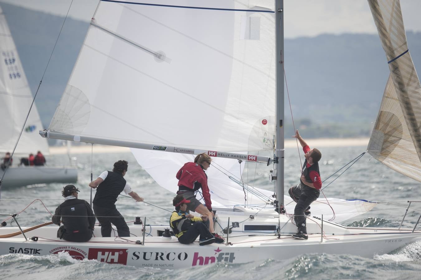 El Regional de J80 llega al Circuito Montañés, que este fin de semana toma las aguas de la bahía de la capital cántabra