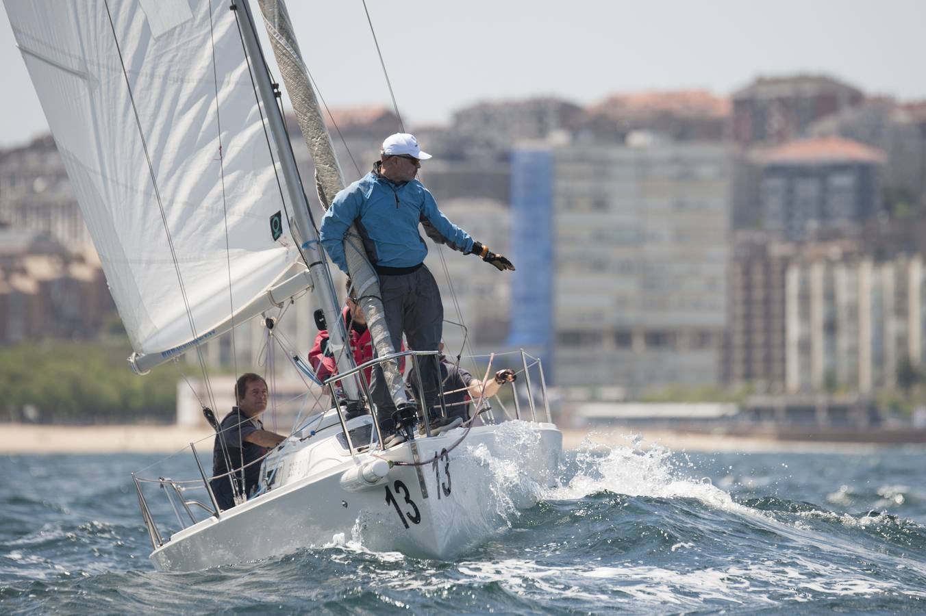 El Regional de J80 llega al Circuito Montañés, que este fin de semana toma las aguas de la bahía de la capital cántabra