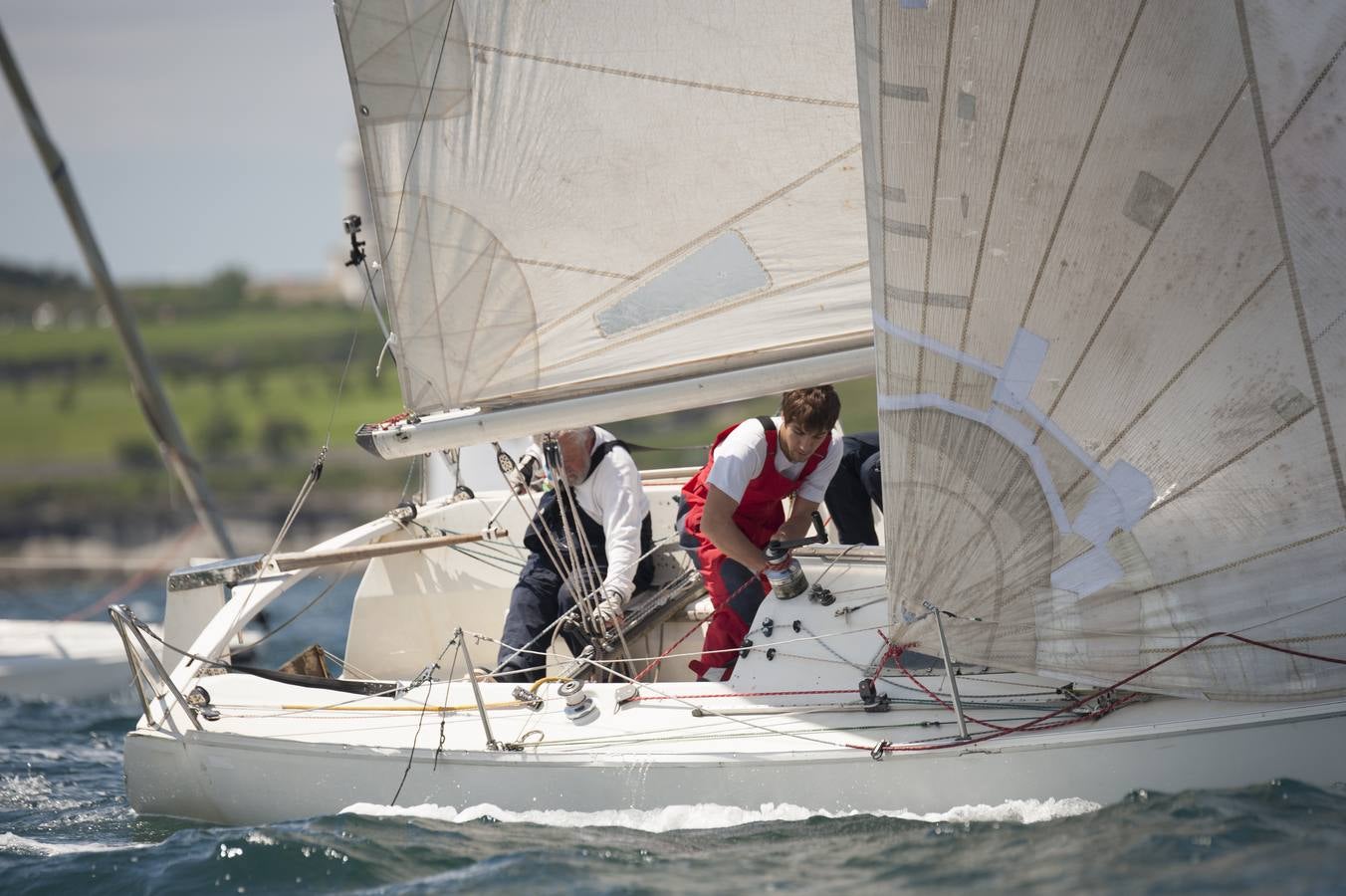 El Regional de J80 llega al Circuito Montañés, que este fin de semana toma las aguas de la bahía de la capital cántabra