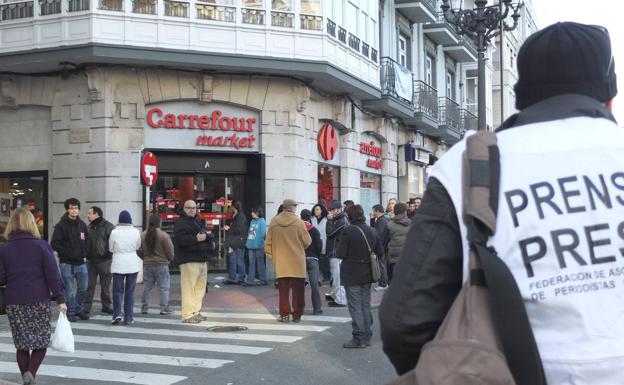 UGT se moviliza contra aperturas dominicales de Carrefour Express