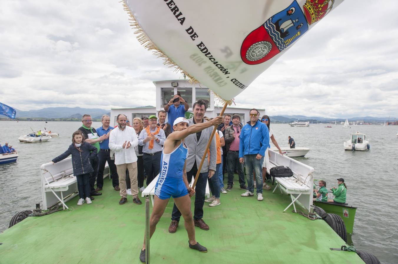 Los azules consiguieron aventajar en el primer tramo de la regata a Pedreña y mantuvieron la renta hasta la línea de meta