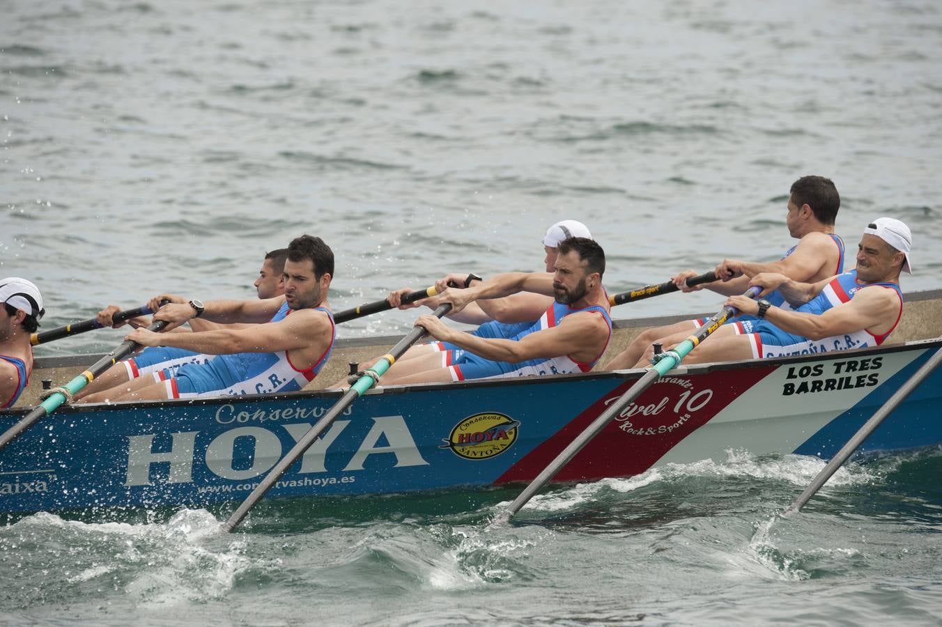 Los azules consiguieron aventajar en el primer tramo de la regata a Pedreña y mantuvieron la renta hasta la línea de meta