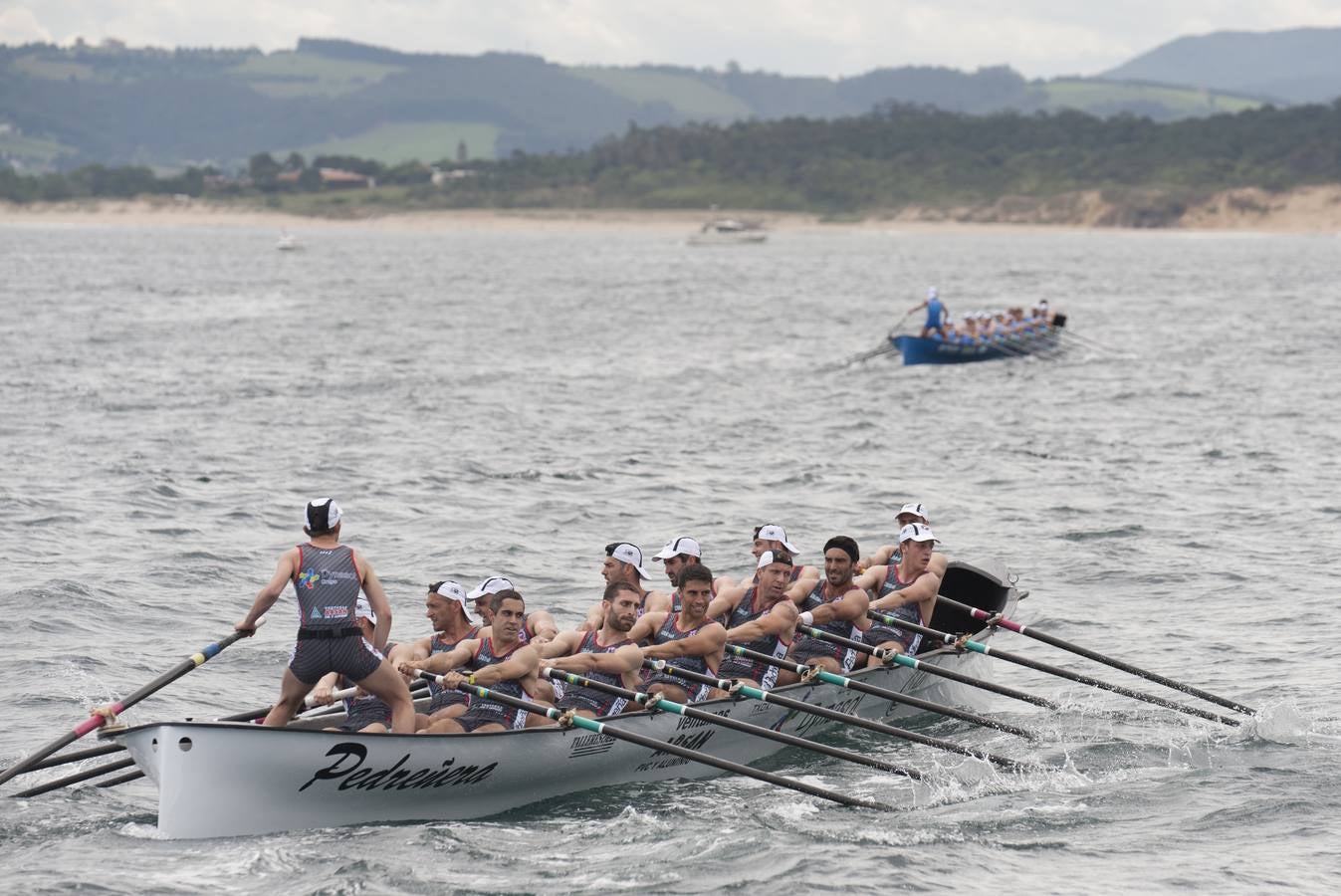 Los azules consiguieron aventajar en el primer tramo de la regata a Pedreña y mantuvieron la renta hasta la línea de meta