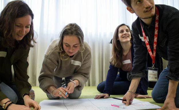 El emprendimiento cooperativo, a debate en la sede de Caminos