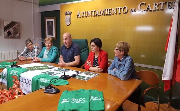 Presentación de la marcha contra el cáncer en el Ayuntamiento de Cartes