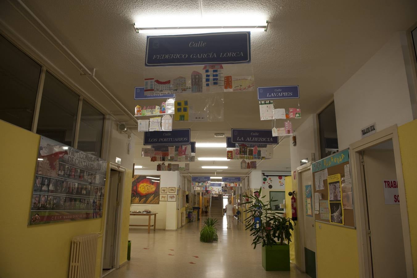 Imágenes del colegio María Sanz de Sautuola, en Santander, en este día de huelga en la educación