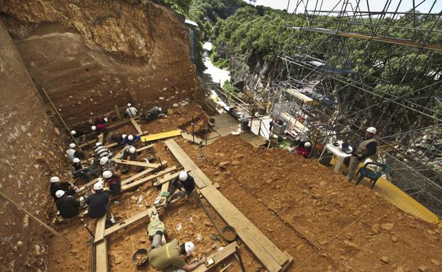 Imagen principal - El modelo Atapuerca consolida el patrimonio como «motor de cambio» de la economía regional