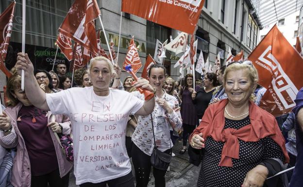 Los trabajadores de la limpieza de Cantabria podrían ir a la huelga a partir del mes de julio 