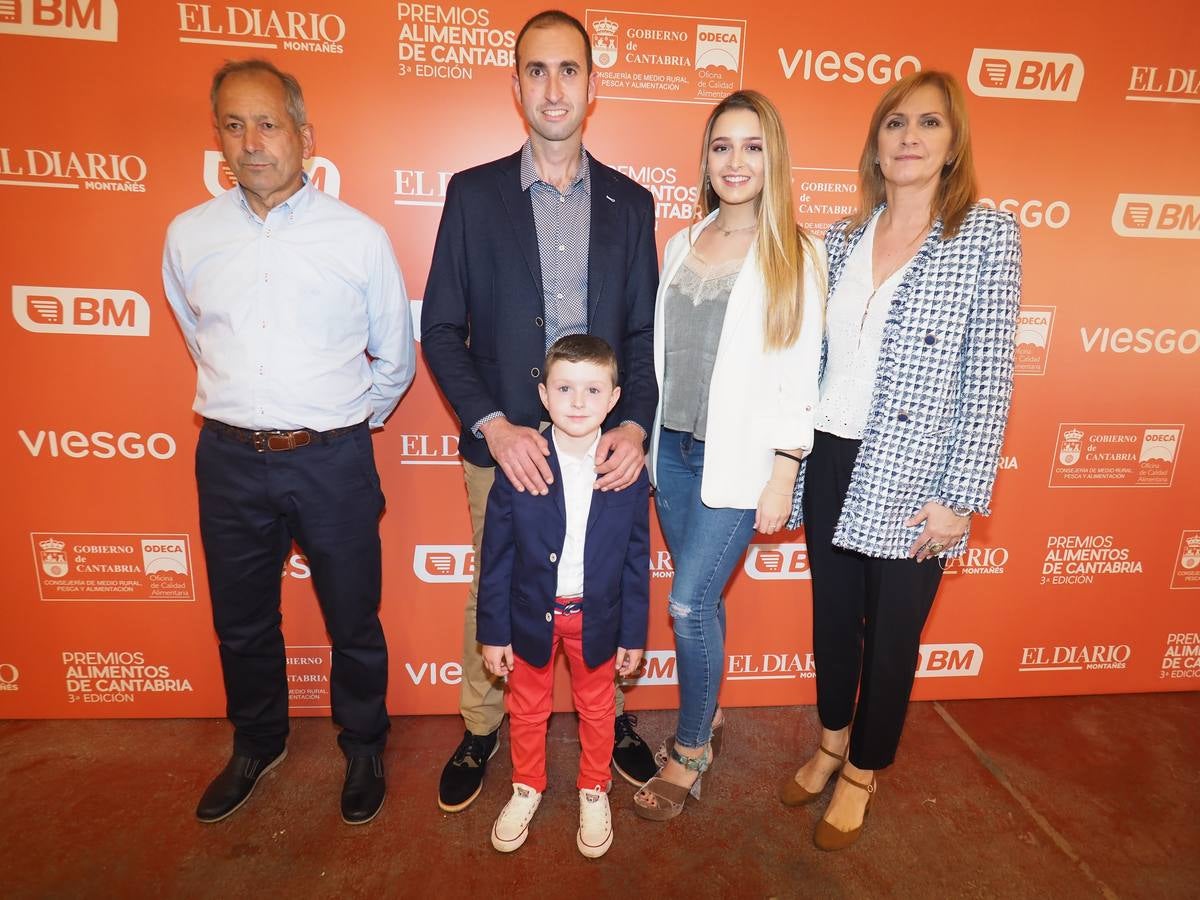 La gala de entrega de os Premios Alimentos de Cantabria reunió en Torrelavega a destacados representantes del sector agroalimentario de la región y de la sociedad de Cantabria.