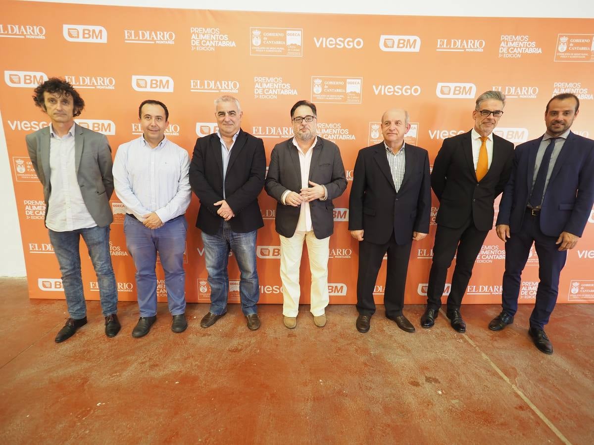 La gala de entrega de os Premios Alimentos de Cantabria reunió en Torrelavega a destacados representantes del sector agroalimentario de la región y de la sociedad de Cantabria.