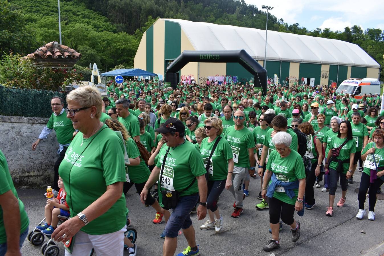 Fotos: Multitudinaria marcha contra el cáncer celebrada en Cartes