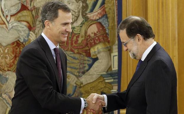 2-2-2016. El Rey recibe a Rajoy en una de las rondas de consultas tras las elecciones.