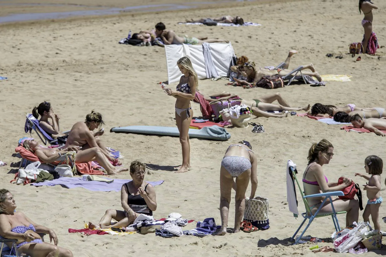 Fotos: Un domingo perfecto para ir a la playa en Cantabria