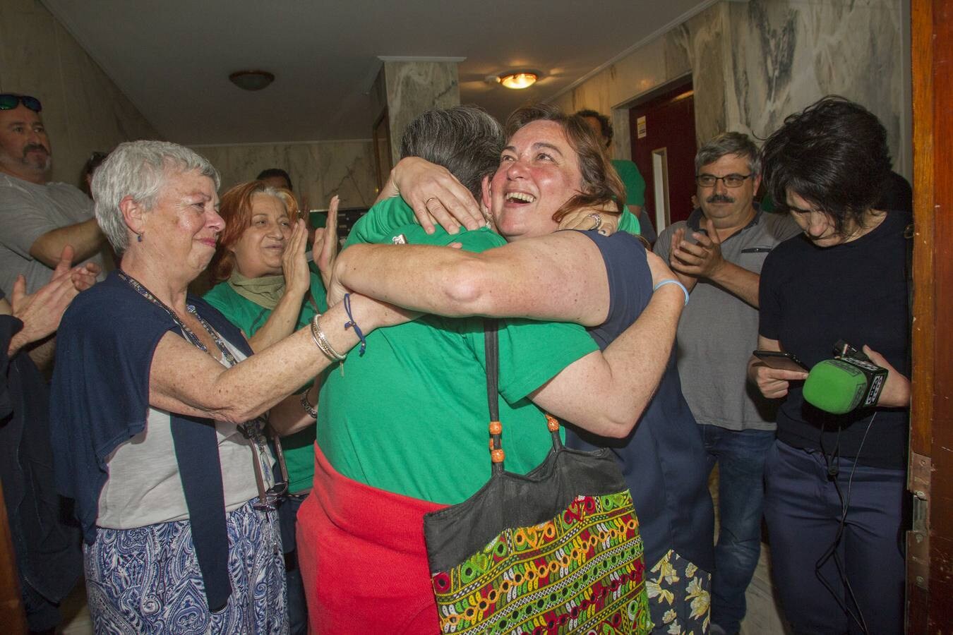 Fotos: Paralizado el desahucio de un matrimonio y su hija en Santander