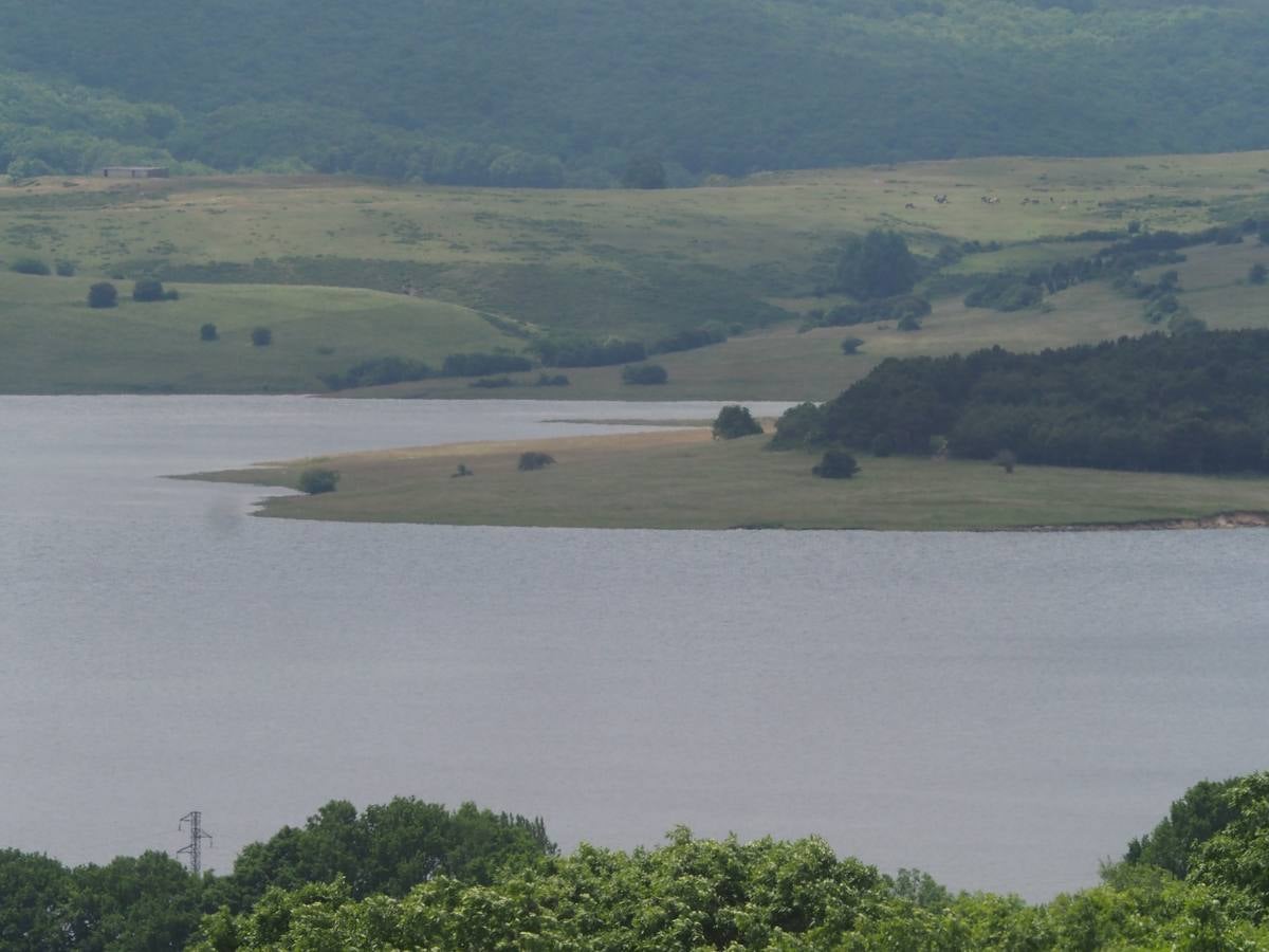 El embalse del Ebro deja atrás uno de sus años más complicados recibiendo al verano el nivel de agua al 87% de su capacidad.