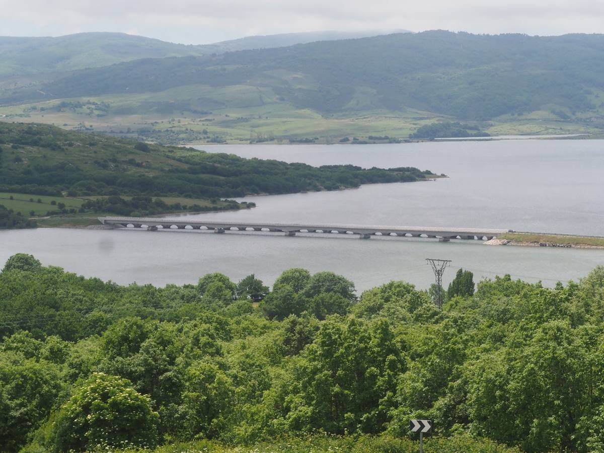 El embalse del Ebro deja atrás uno de sus años más complicados recibiendo al verano el nivel de agua al 87% de su capacidad.