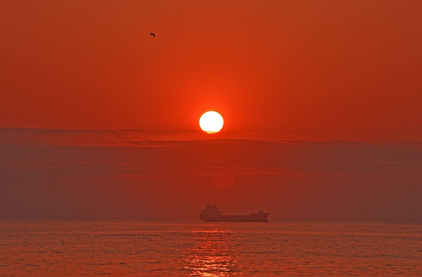 Santander deja atrás una primavera poco pródiga en días de sol pero en la que los cielos han dejado estampas realmente llamativas.