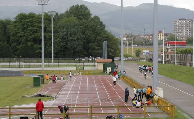 El Juzgado paraliza el desahucio y Torrelavega no tendrá que desalojar por ahora el Complejo Óscar Freire