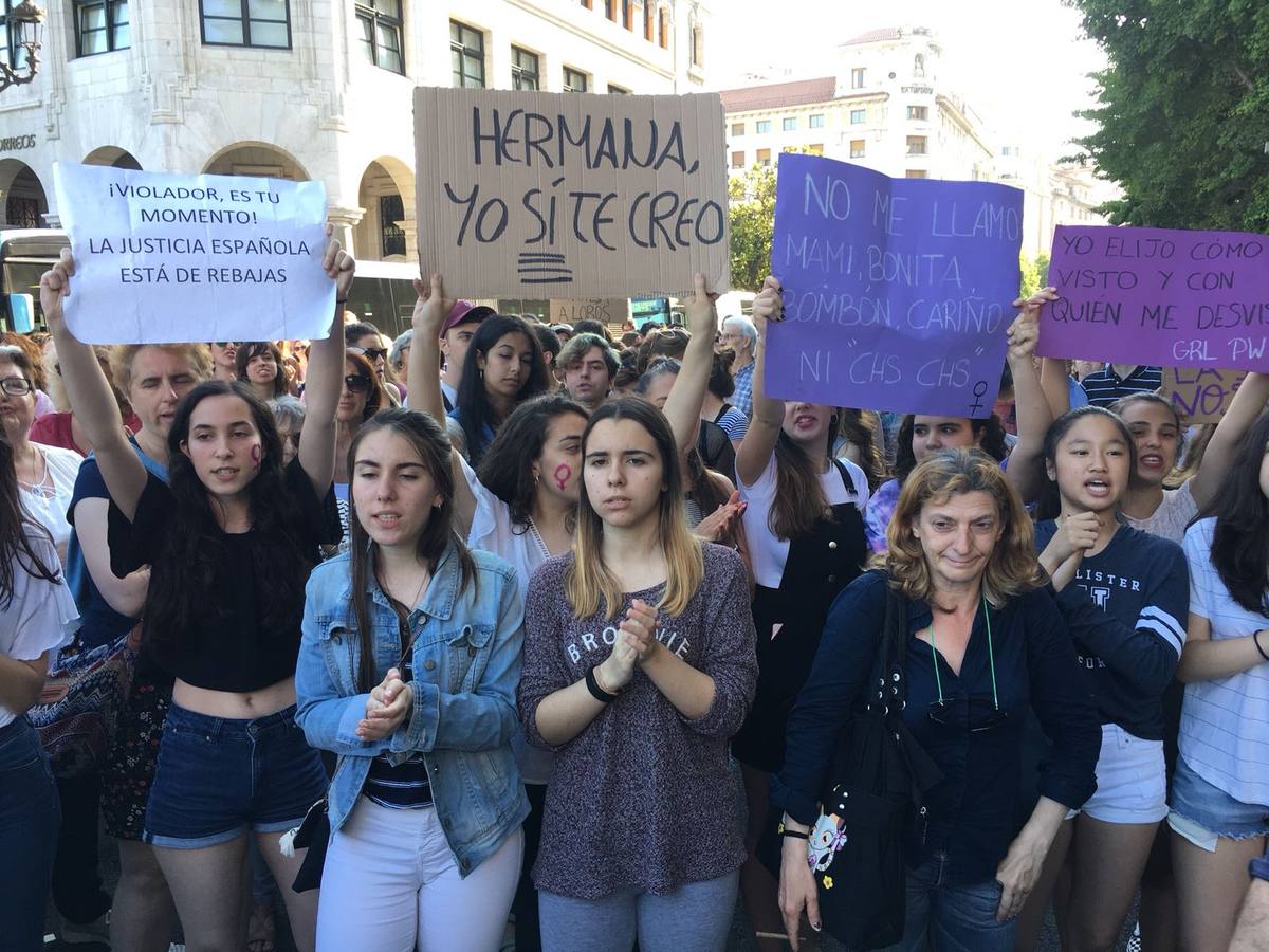 Fotos: Cacerolada en Cantabria contra la libertad de &#039;La Manada&#039;